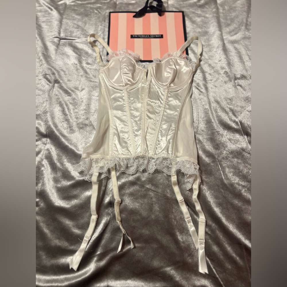 Victoria’s Secret Y2K lace/ silky mesh white bustier corset - Picture 10 of 13